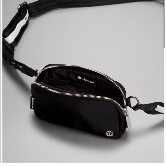 Lululemon- Everywhere Crossbody Bag -Black/white - Picture 2 of 3